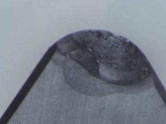 車削加工之崩刃難題：原因、后果與應(yīng)對(duì)策略